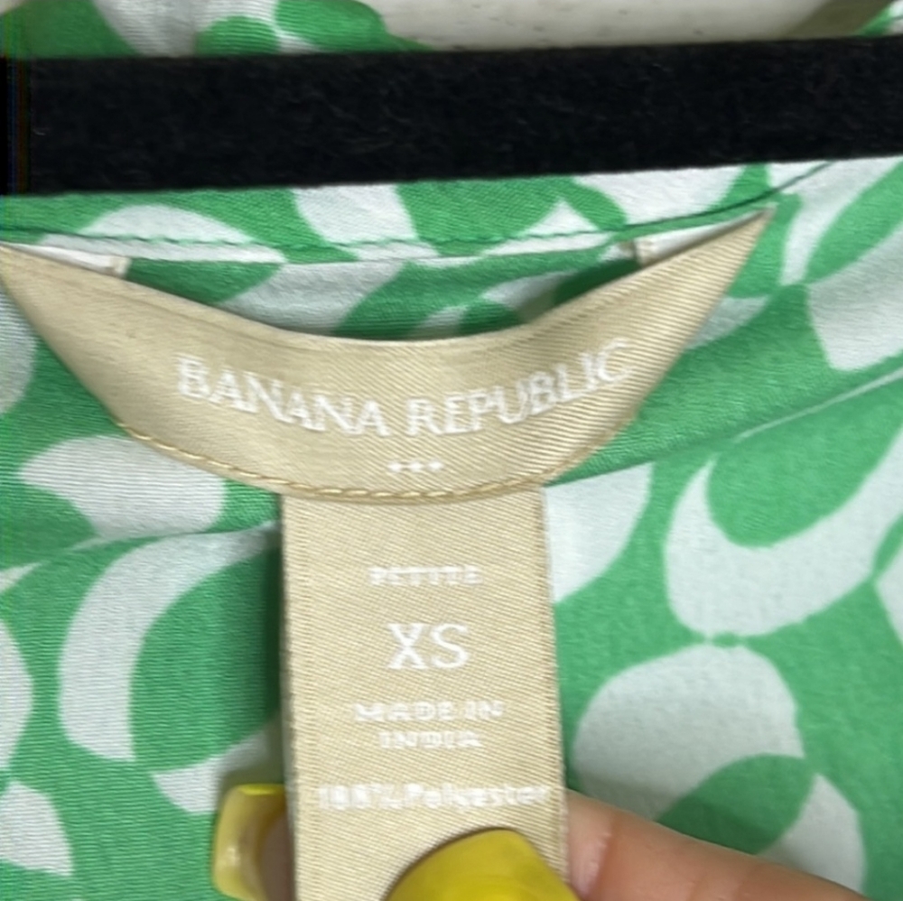 *Banana Republic S/S Green/White Top - SZ XSP* - Picture 2 of 3